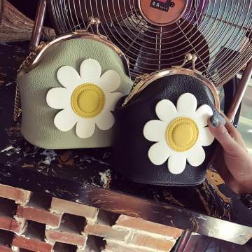 【2017日韓新款時(shí)尚百搭立體小花鏈條女包單肩斜挎包逛街小包包G-559】高碑店市泗莊魔方箱包加工廠 - 產(chǎn)品庫(kù)