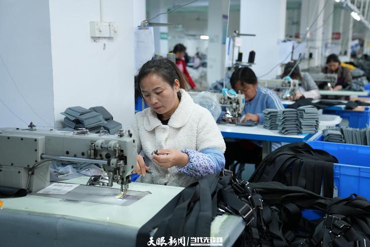 【高質(zhì)量發(fā)展蹲點調(diào)研采訪】丹寨:小箱包闖進大市場 - 2023中國&mdash;東盟